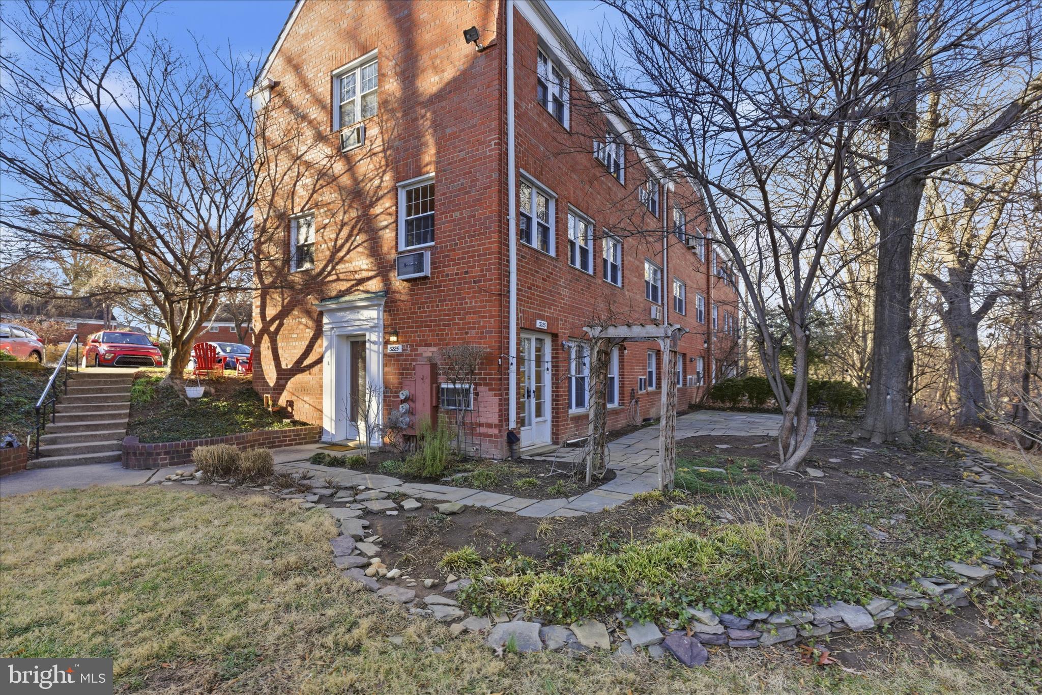 3225 RAVENSWORTH PLACE