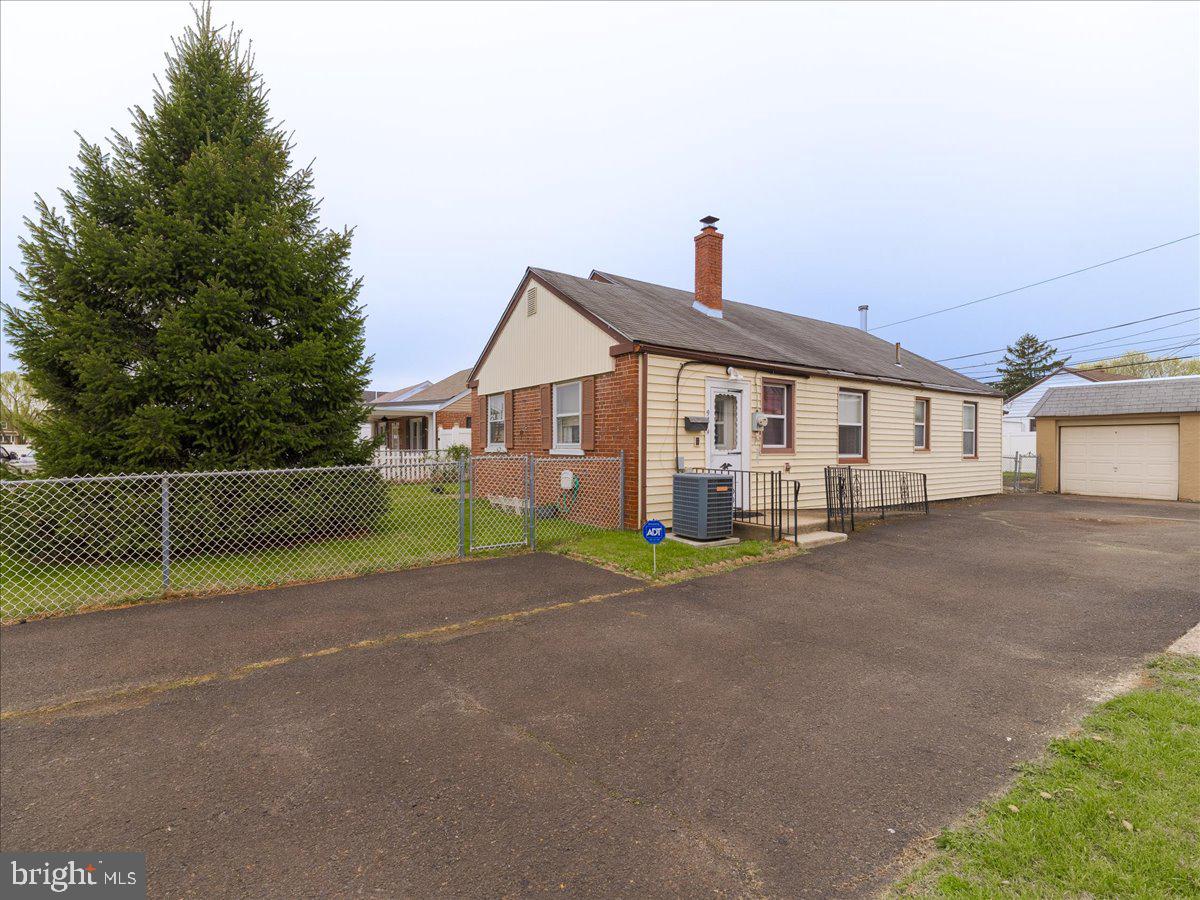 ACADEMY GARDENS - Residential