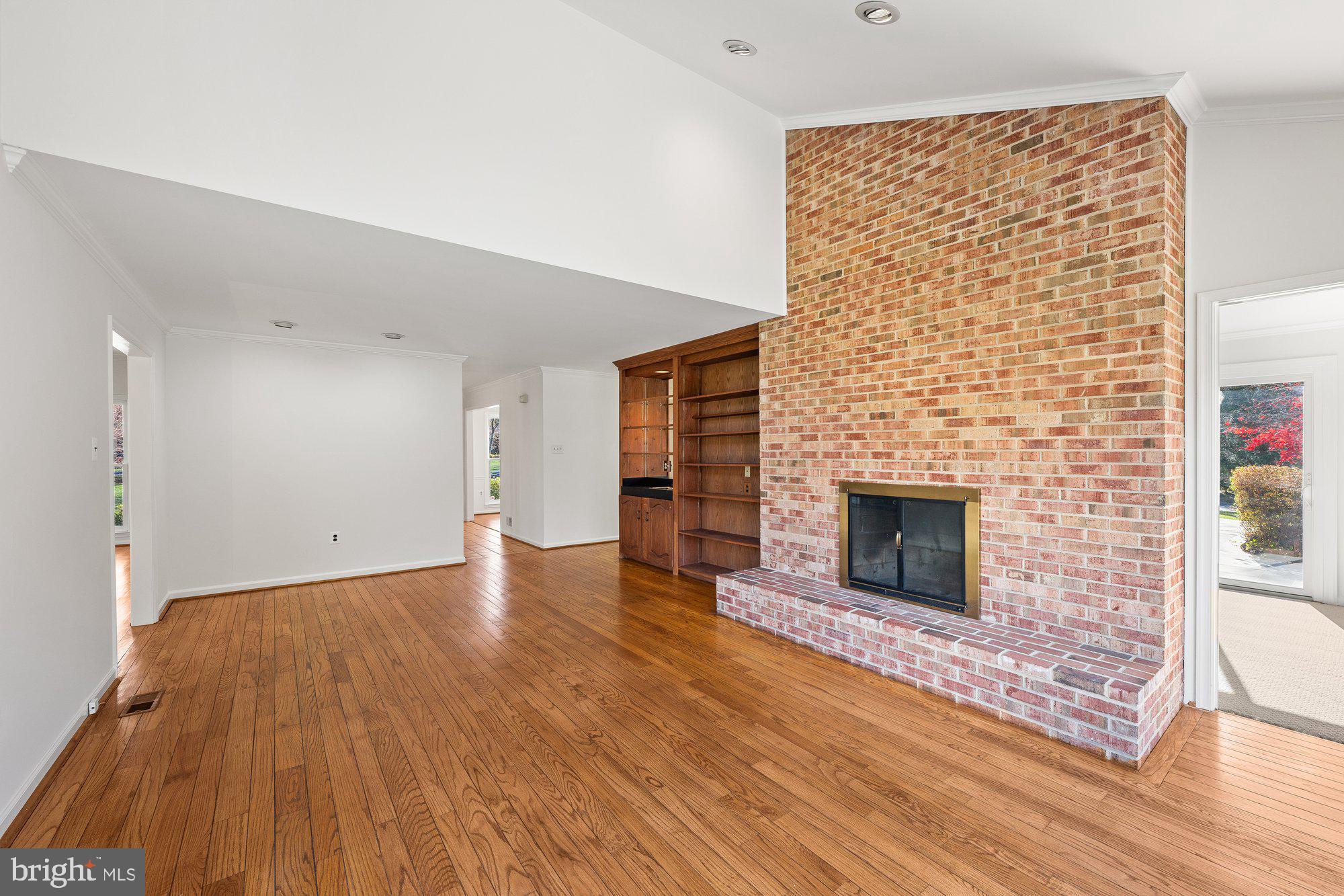 MCLEAN ESTATES - Residential