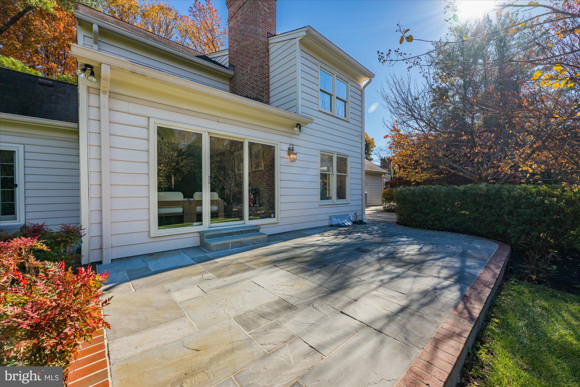 MCLEAN ESTATES - Residential