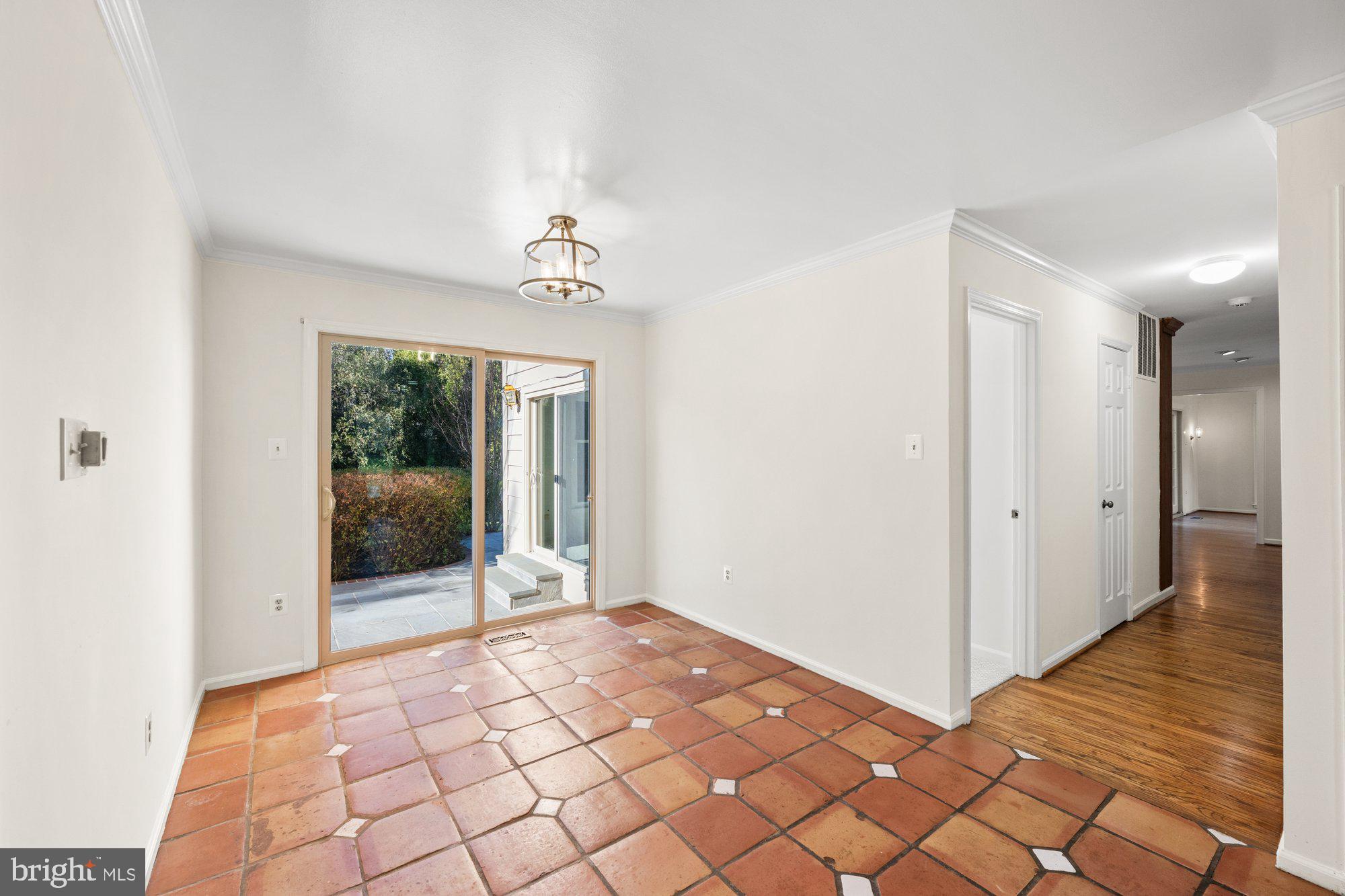 MCLEAN ESTATES - Residential