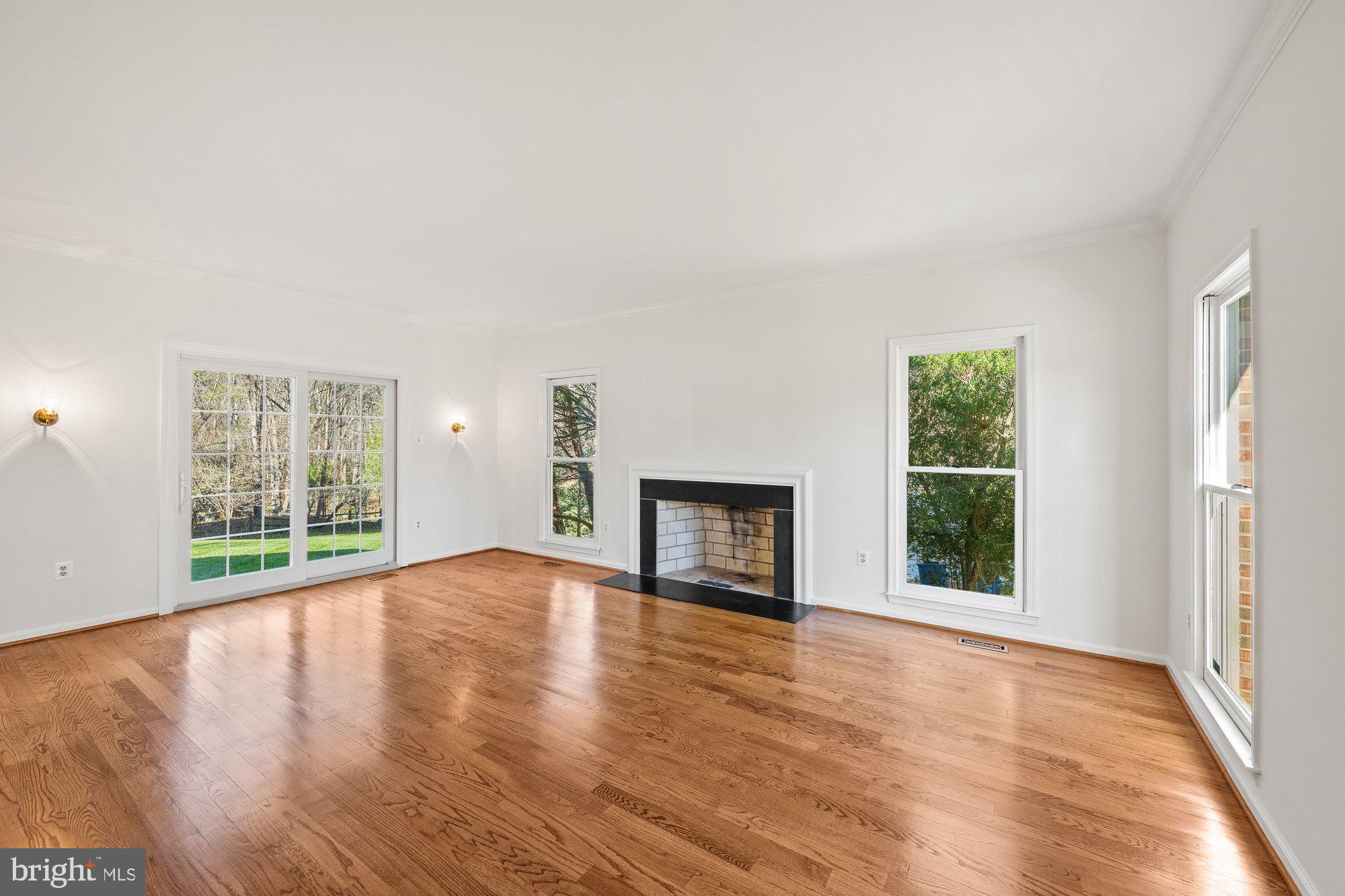 MCLEAN ESTATES - Residential