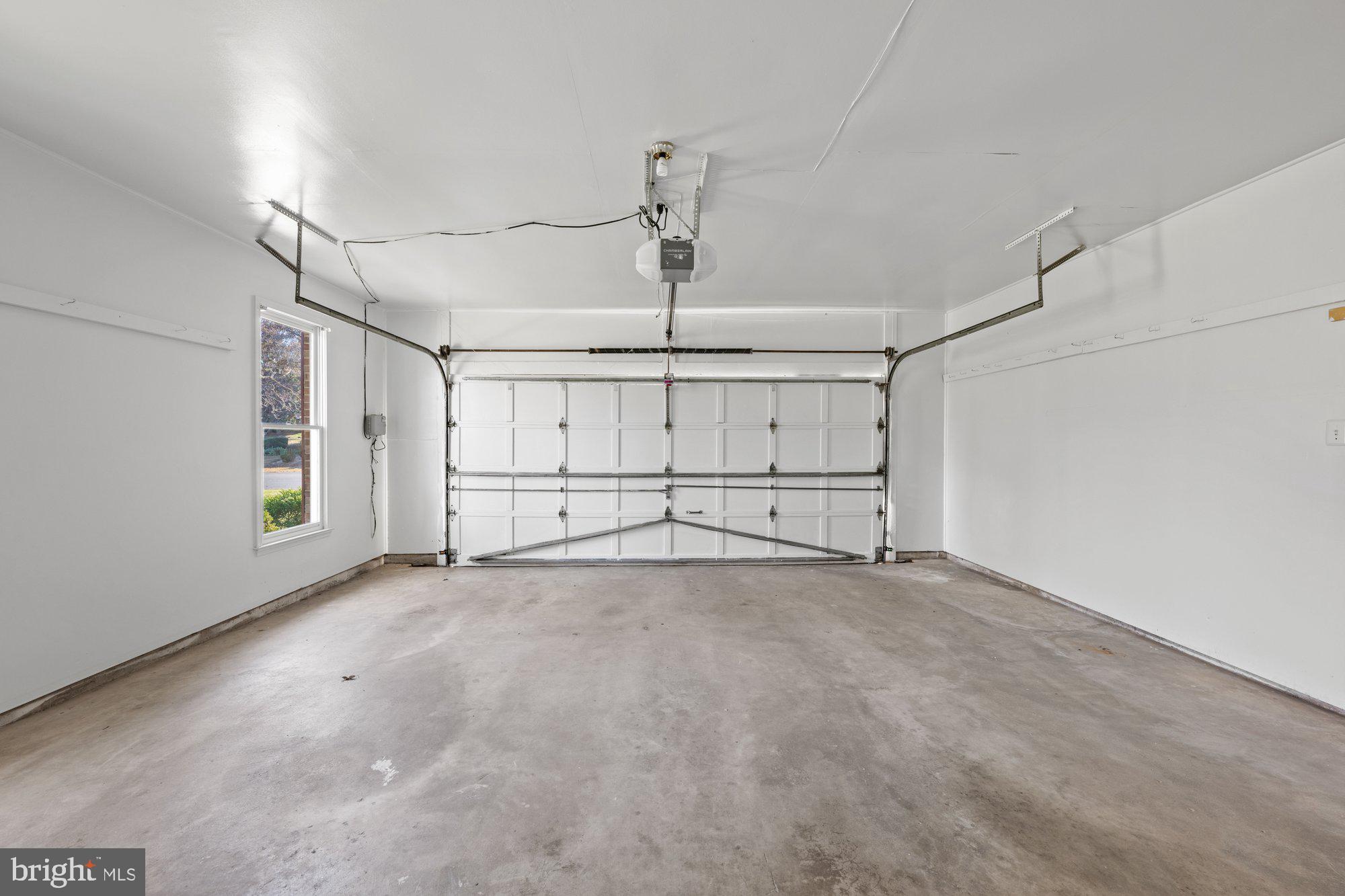 MCLEAN ESTATES - Residential