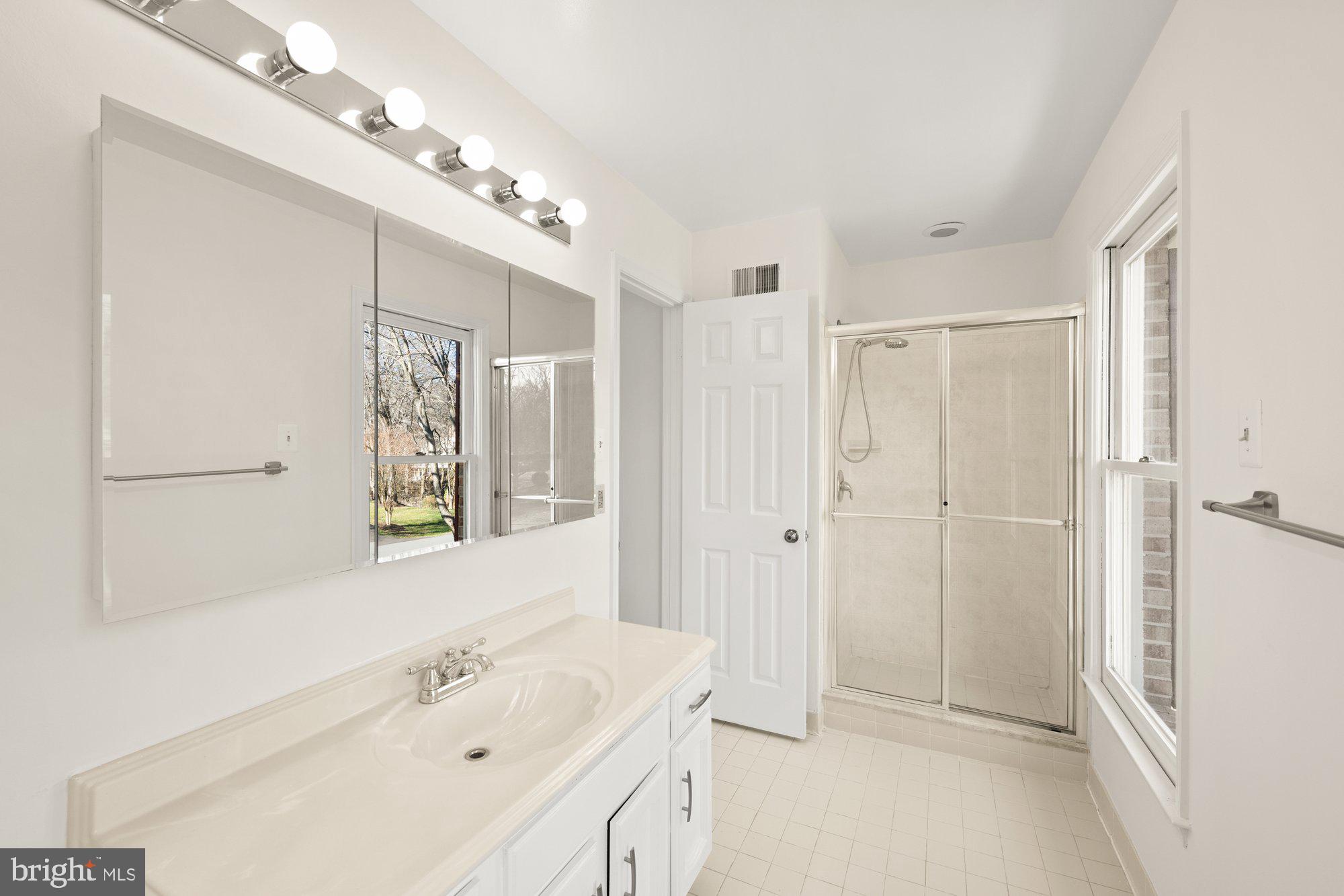 MCLEAN ESTATES - Residential