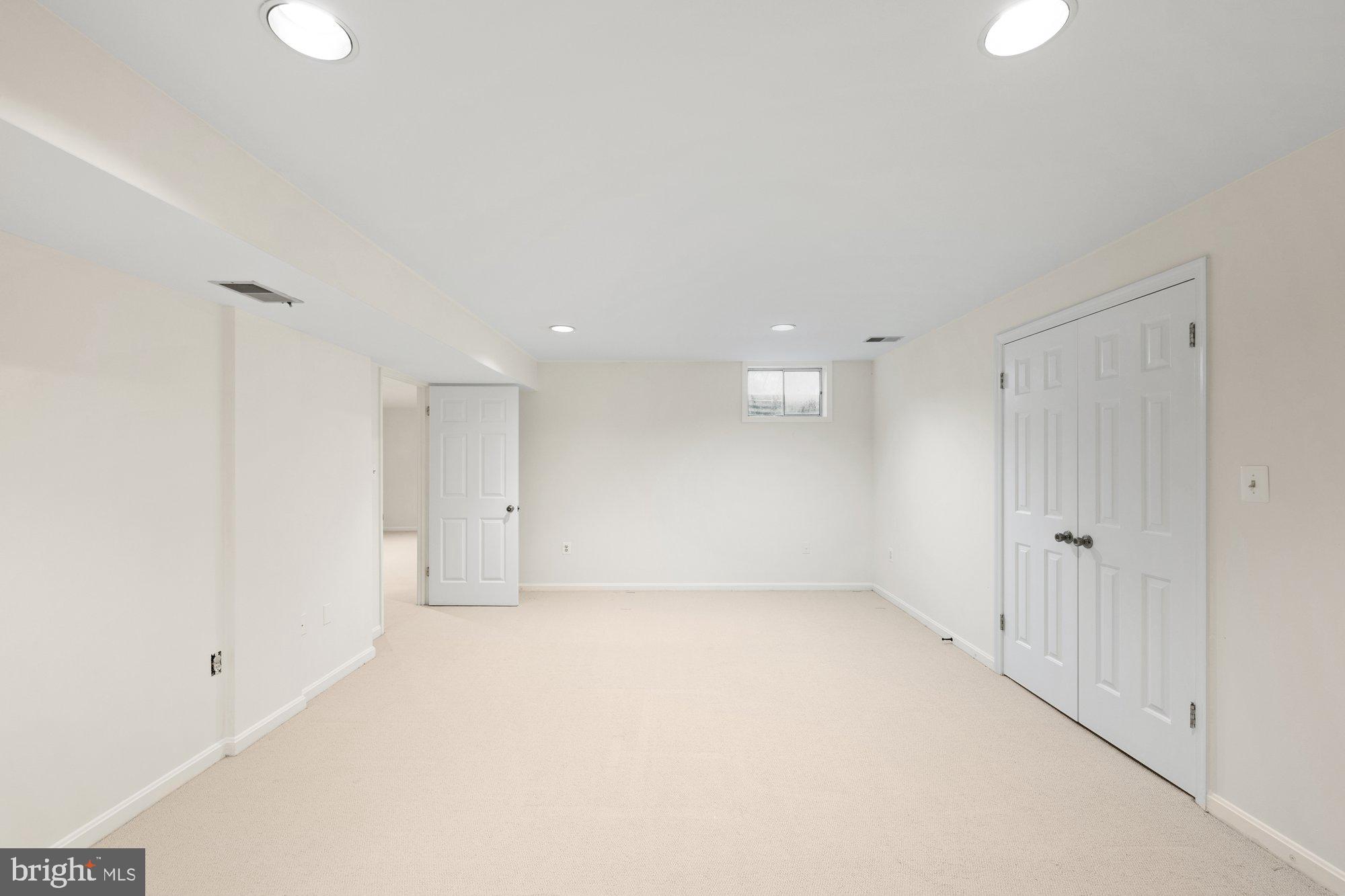 MCLEAN ESTATES - Residential