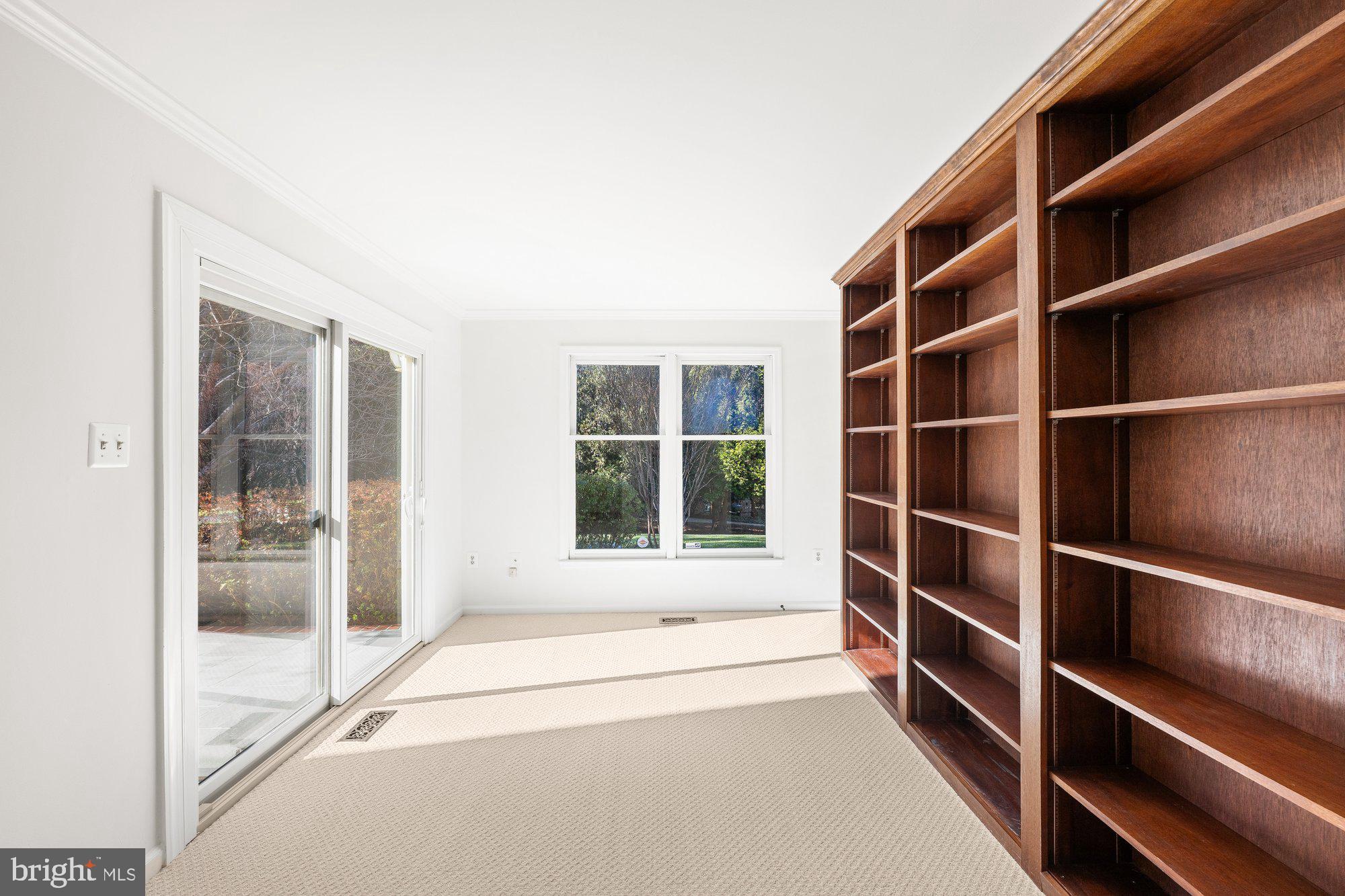 MCLEAN ESTATES - Residential