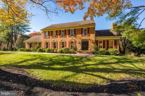 8426 HOLLY LEAF DRIVE MCLEAN VA 22102