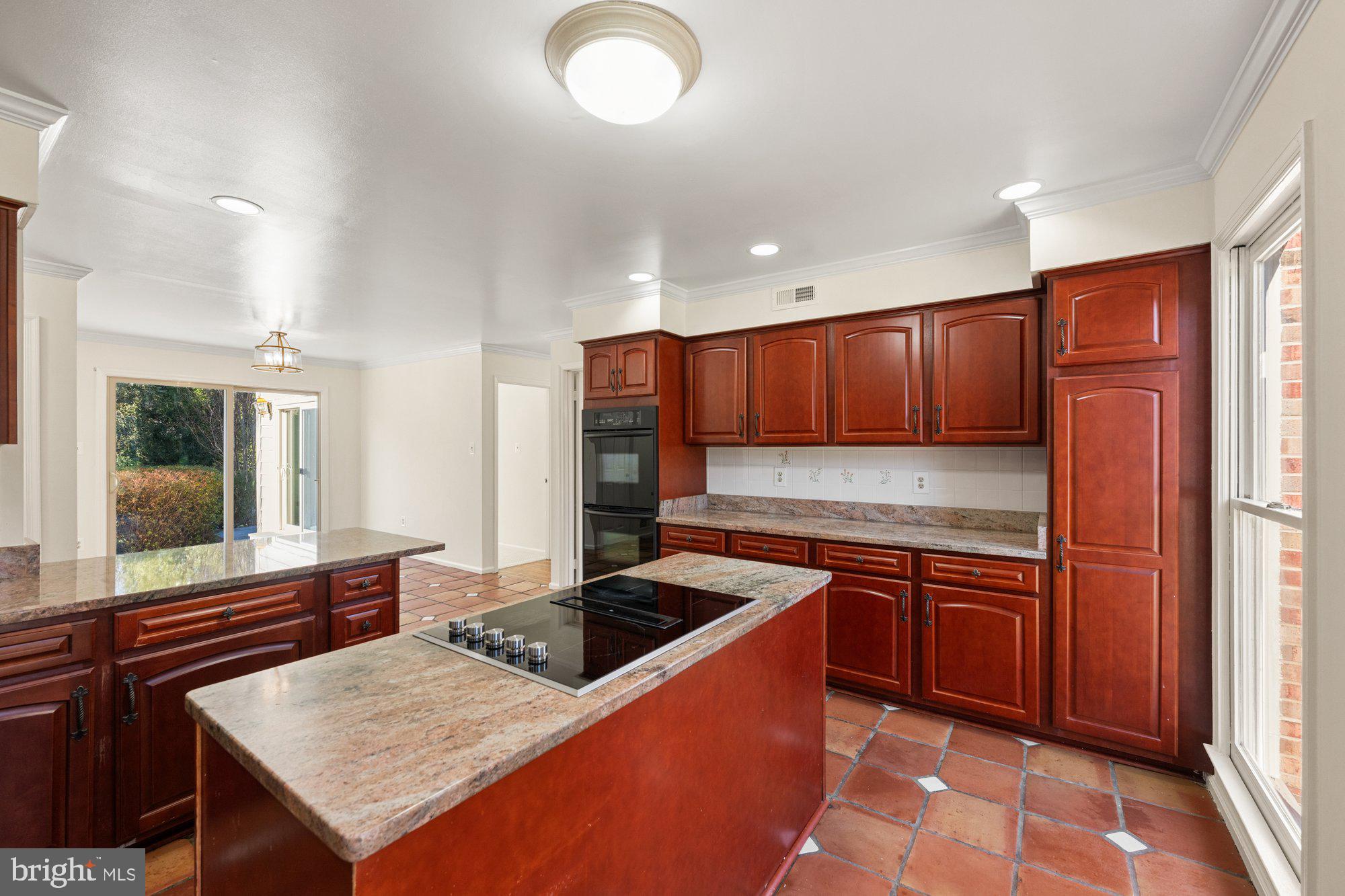 MCLEAN ESTATES - Residential