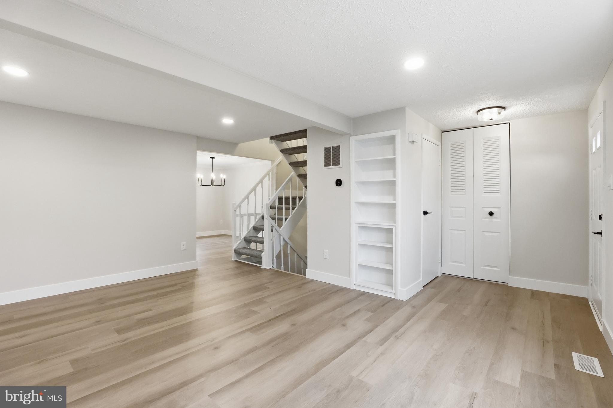 DAMASCUS MANOR - Residential