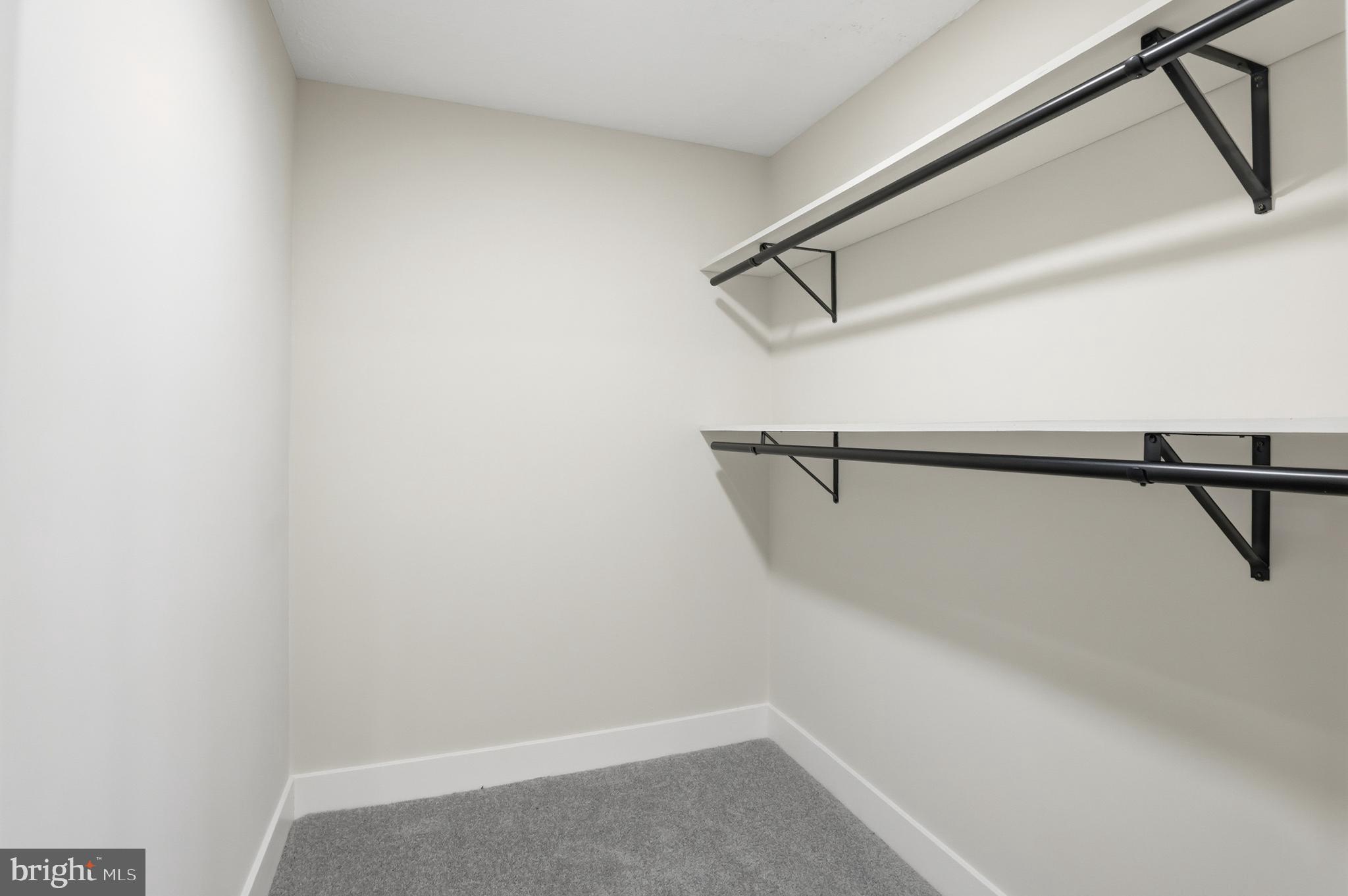 DAMASCUS MANOR - Residential