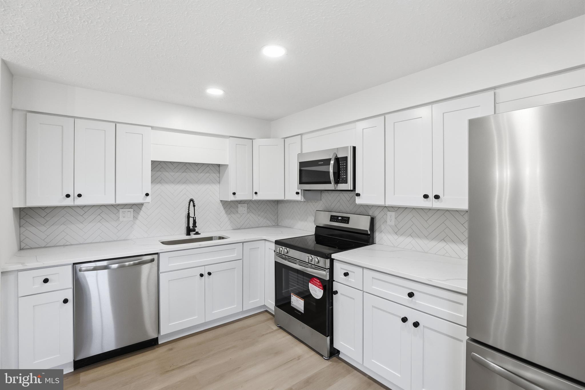 DAMASCUS MANOR - Residential