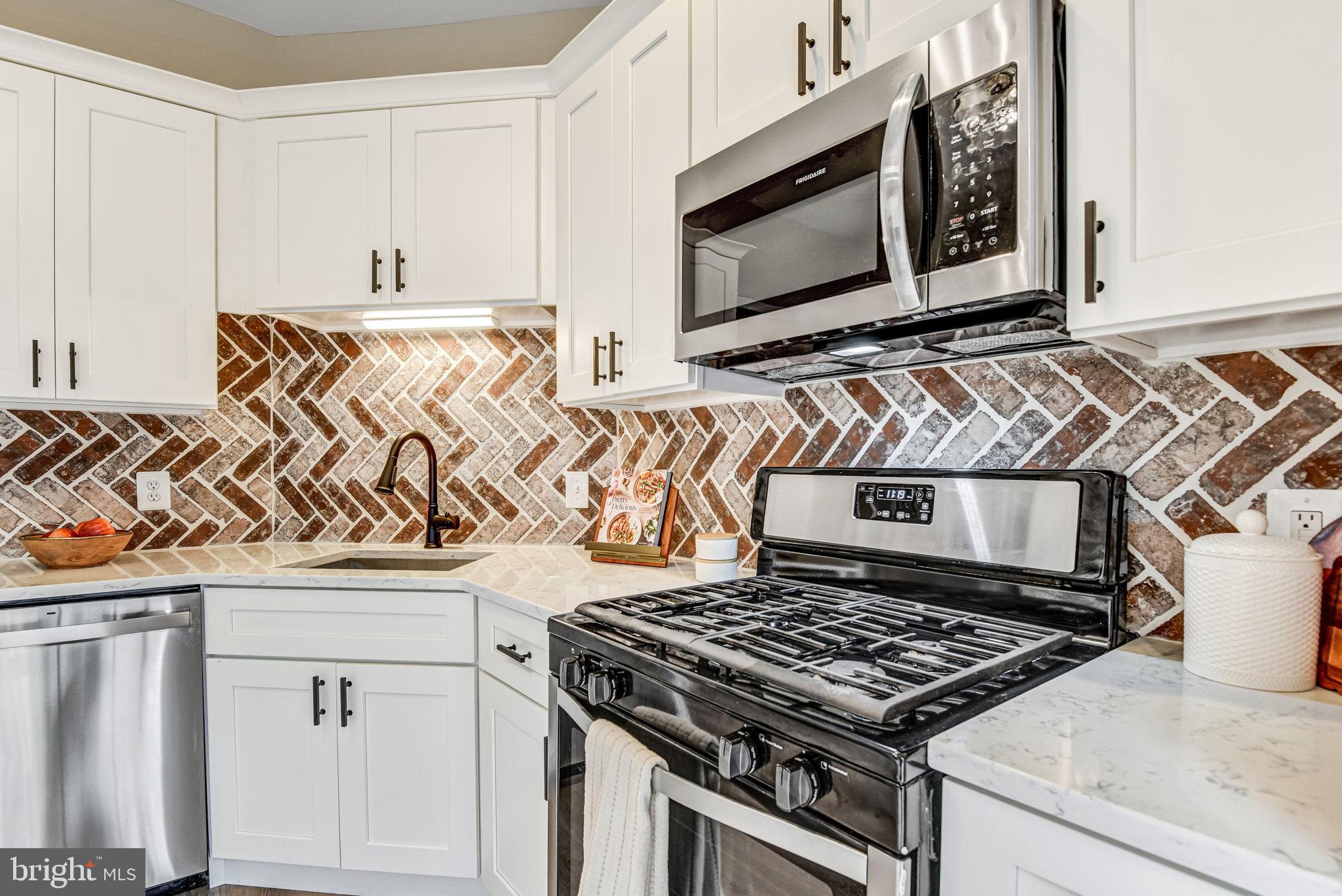 BARR HILL AT INVERNESS - Residential Lease