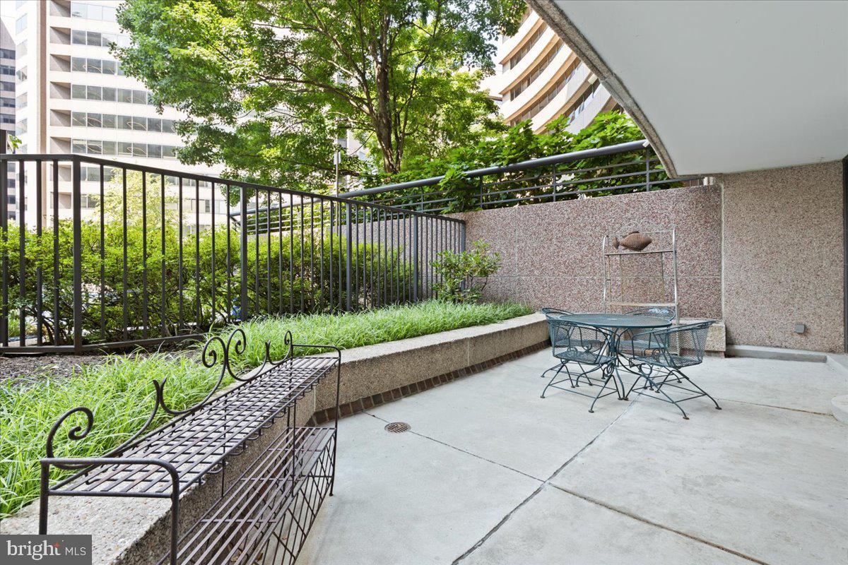 1200 CRYSTAL DRIVE 211