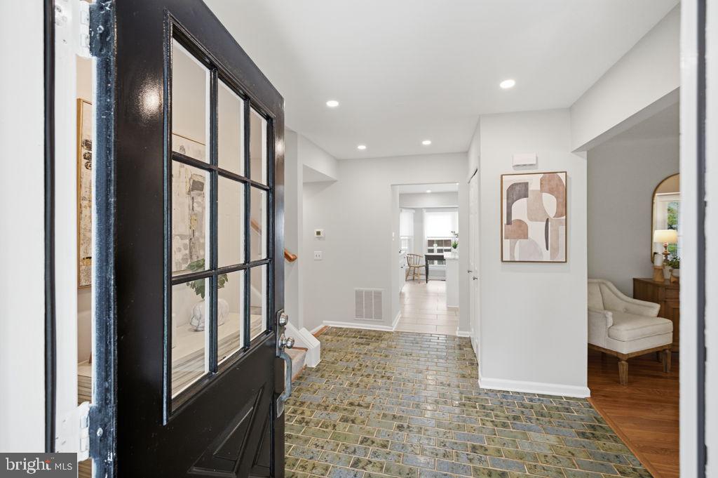 10027 GLENOAK COURT