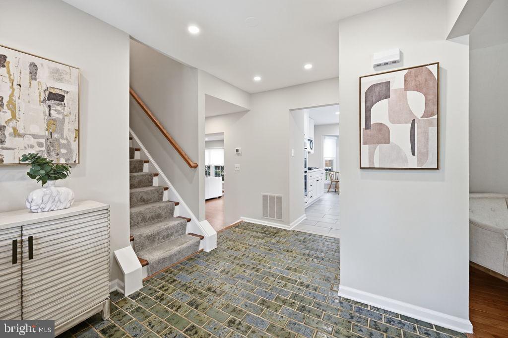 10027 GLENOAK COURT