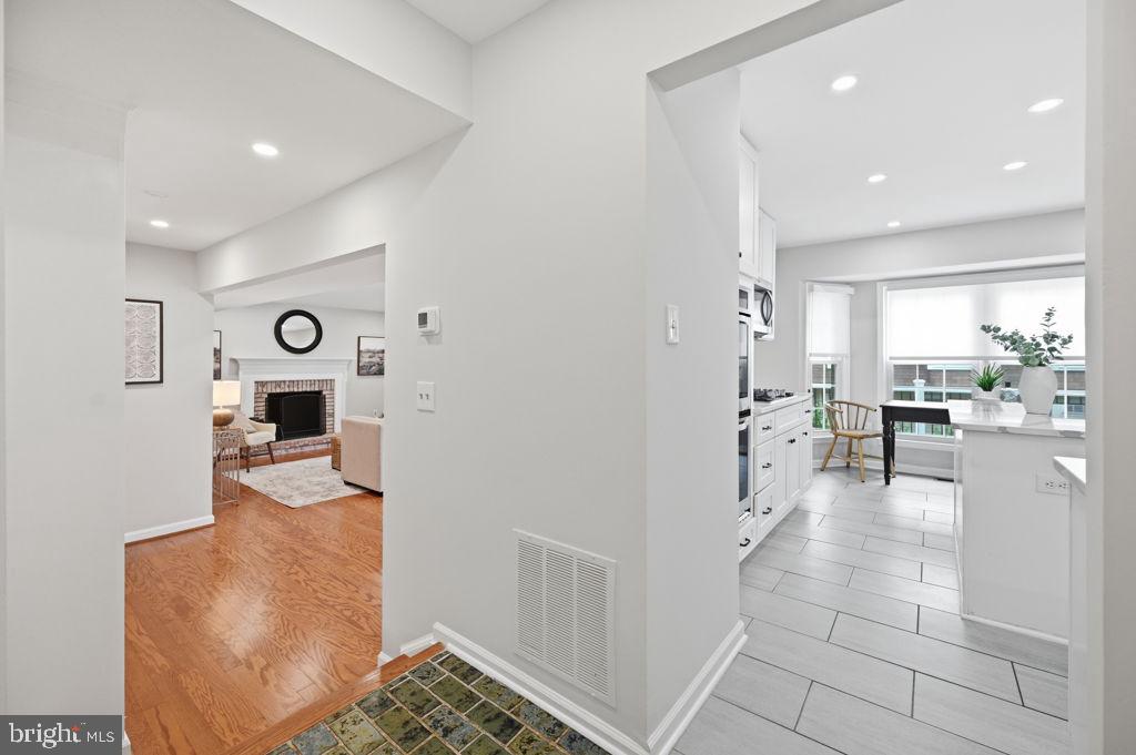 10027 GLENOAK COURT