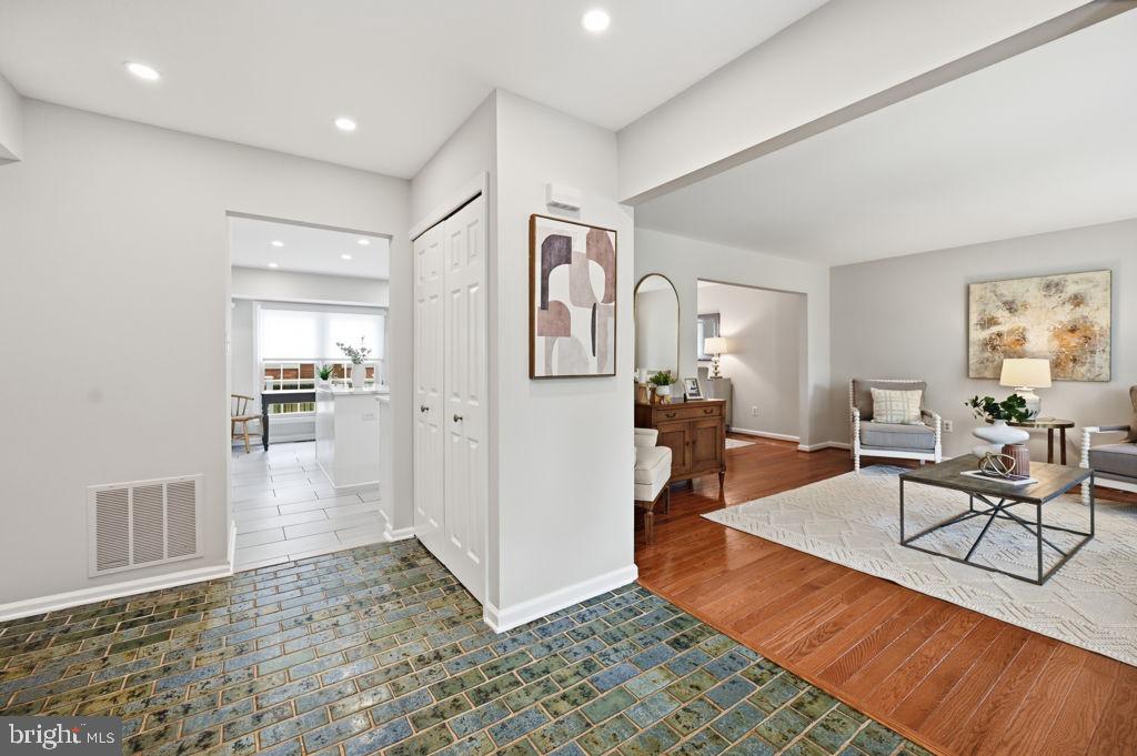 10027 GLENOAK COURT