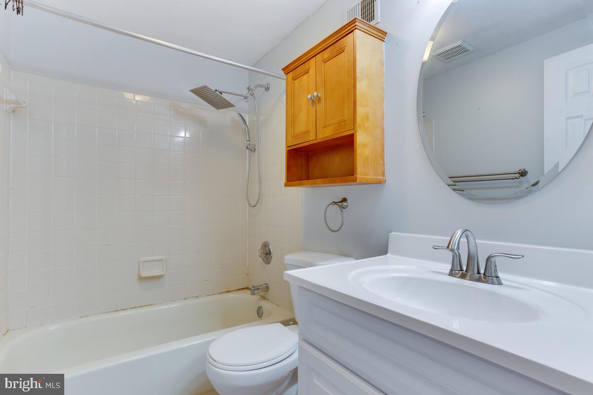 CHESAPEAKE LIGHTHOUSE - Residential