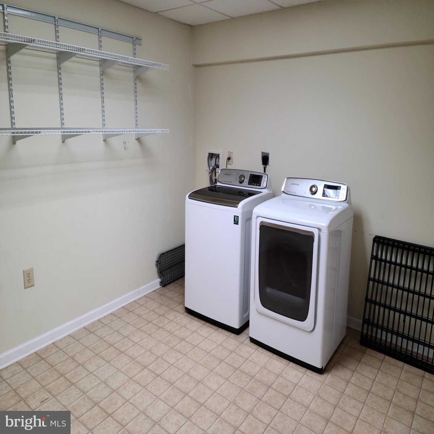 HILL VALLEY - Residential Lease