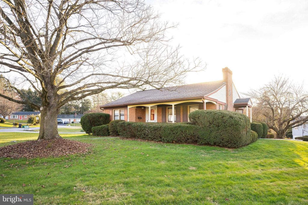 Photo of 409 CAPRI RD, LANCASTER, PA 17603 (MLS # PALA2029118)