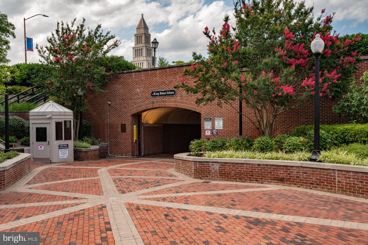 OLD TOWN ALEXANDRIA - Residential Lease