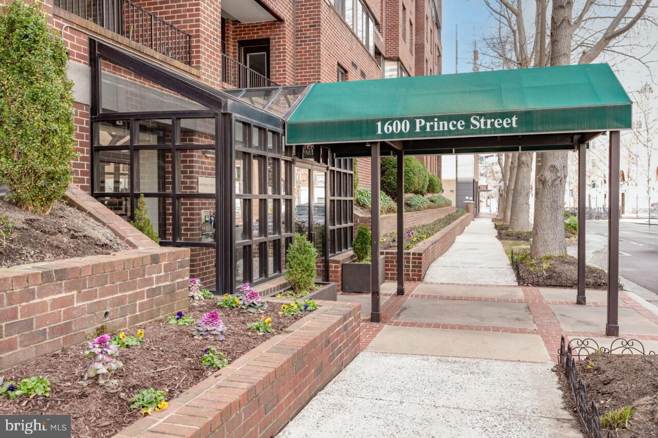 OLD TOWN ALEXANDRIA - Residential Lease