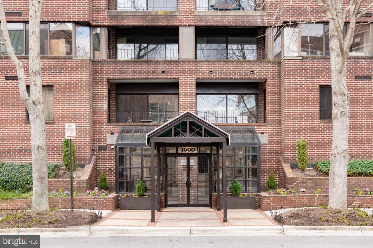 OLD TOWN ALEXANDRIA - Residential Lease