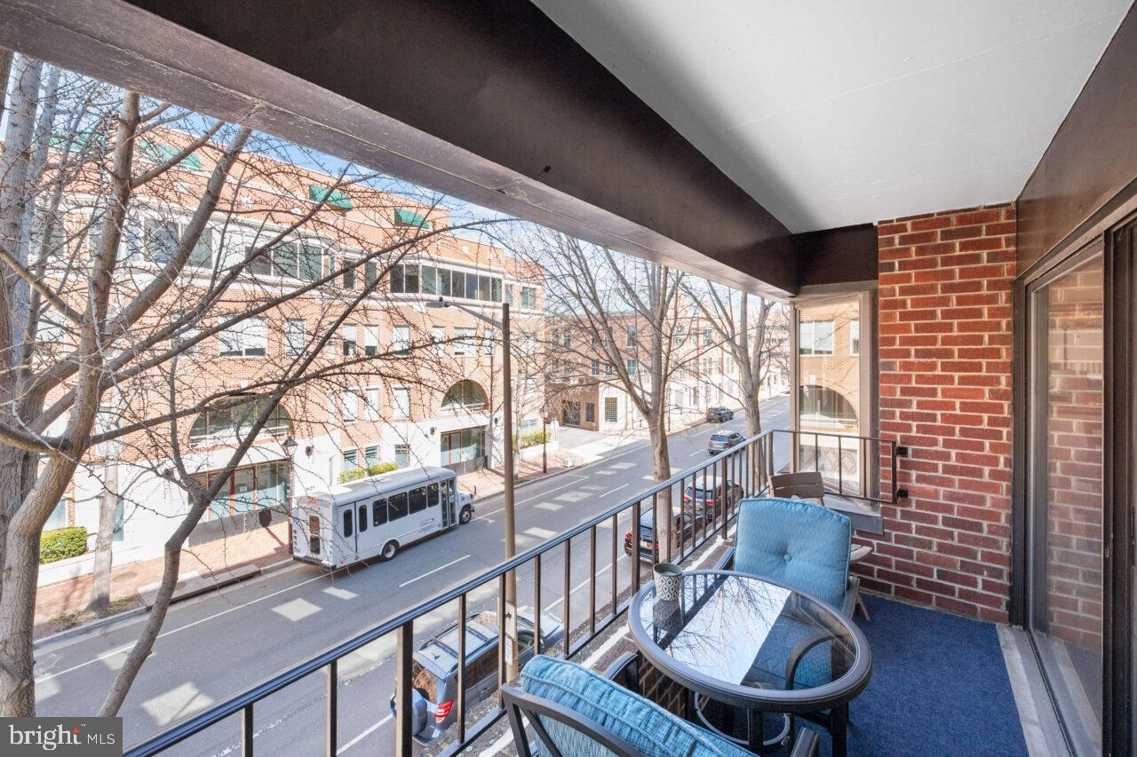 OLD TOWN ALEXANDRIA - Residential Lease