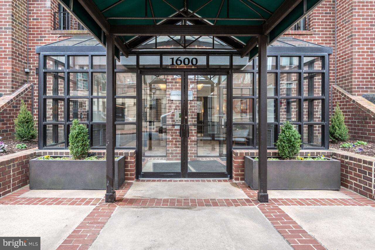 OLD TOWN ALEXANDRIA - Residential Lease