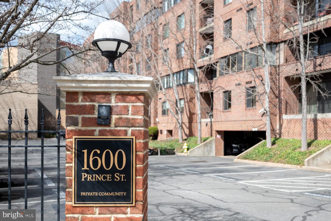 OLD TOWN ALEXANDRIA - Residential Lease