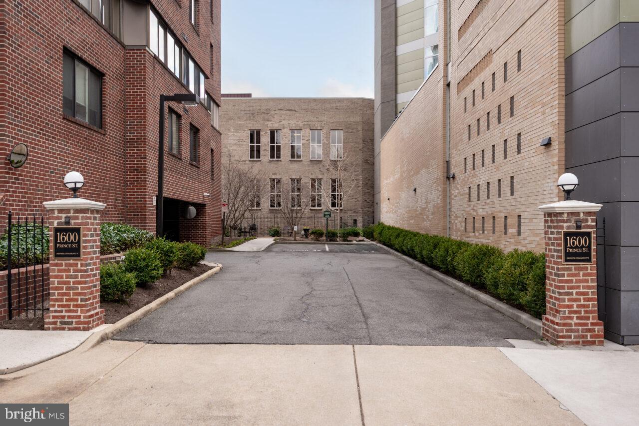 OLD TOWN ALEXANDRIA - Residential Lease