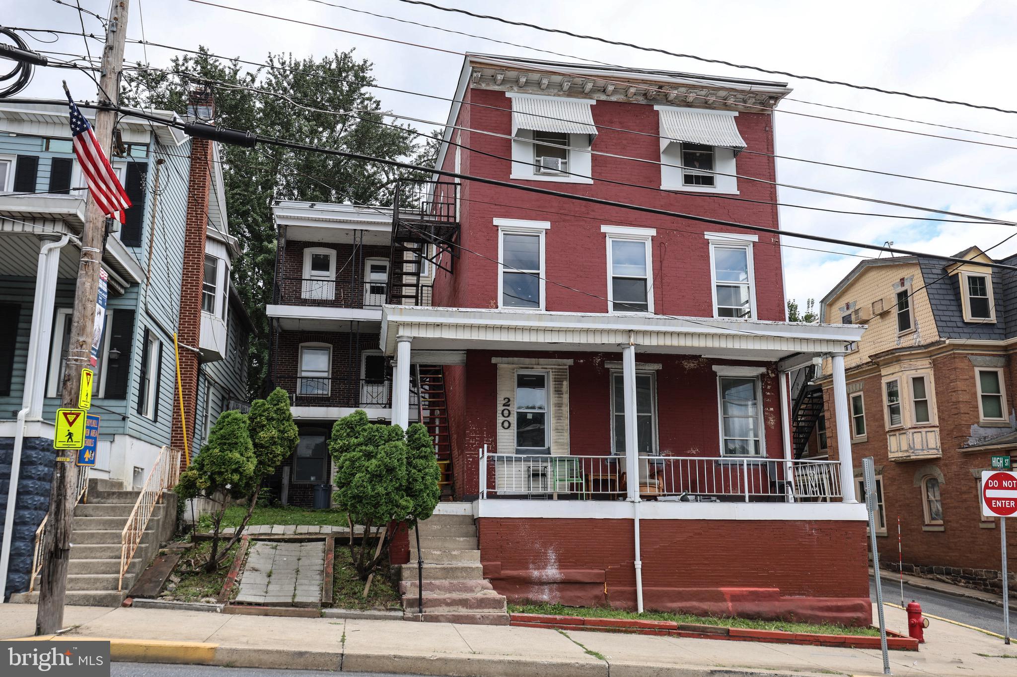 200 E MAIN STREET