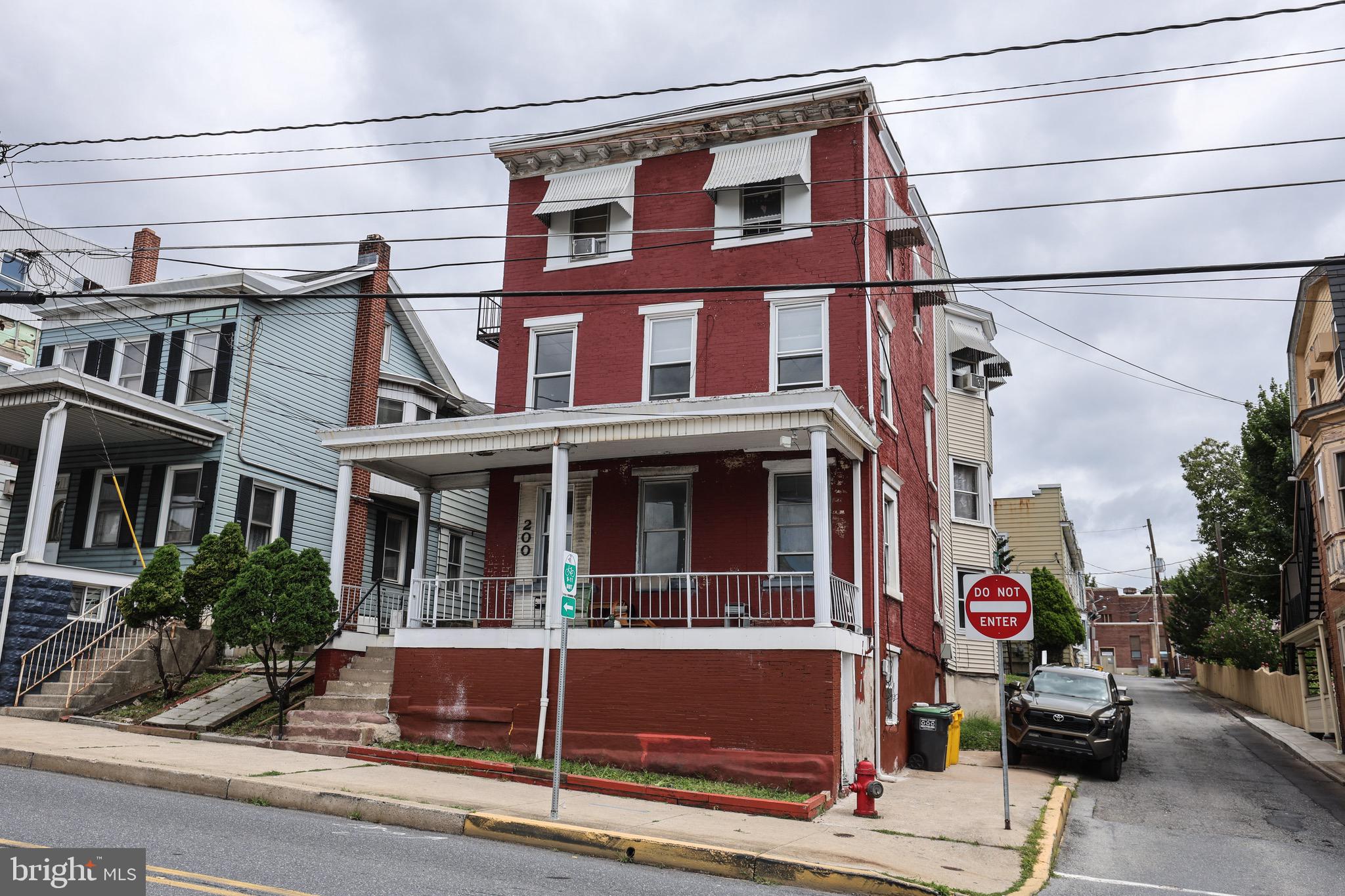 200 E MAIN STREET