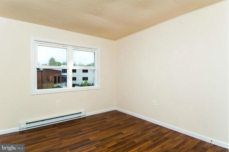 J H & E L HENRY - Residential Lease