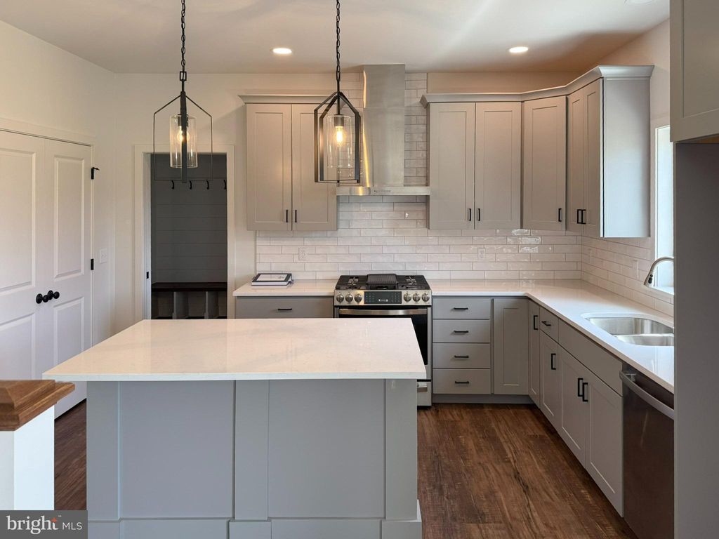 Photo of 215 Parkside Place #LOT 38, LANCASTER, PA 17602 (MLS # PALA2074748)