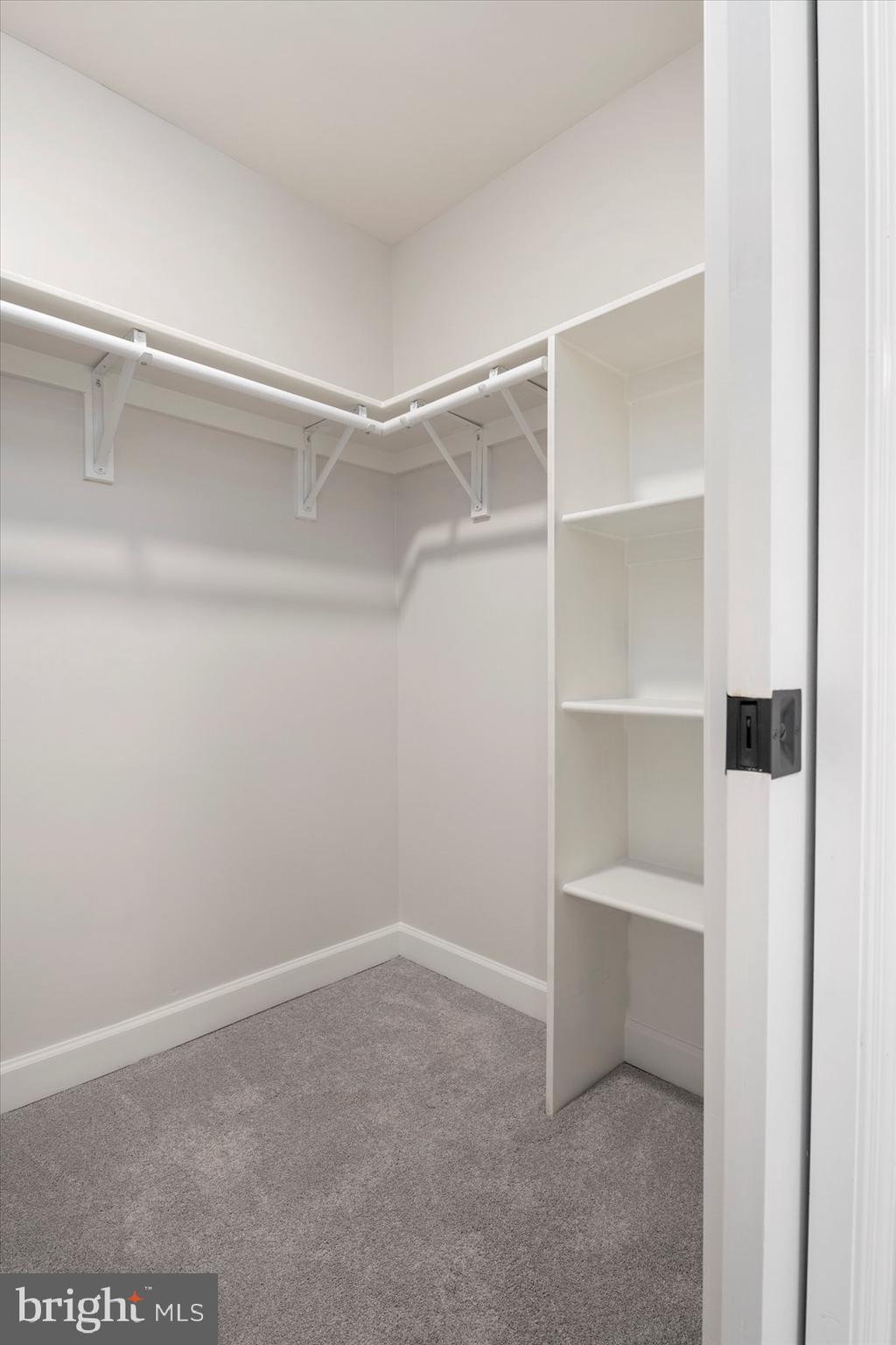 PARIS PINES - Residential