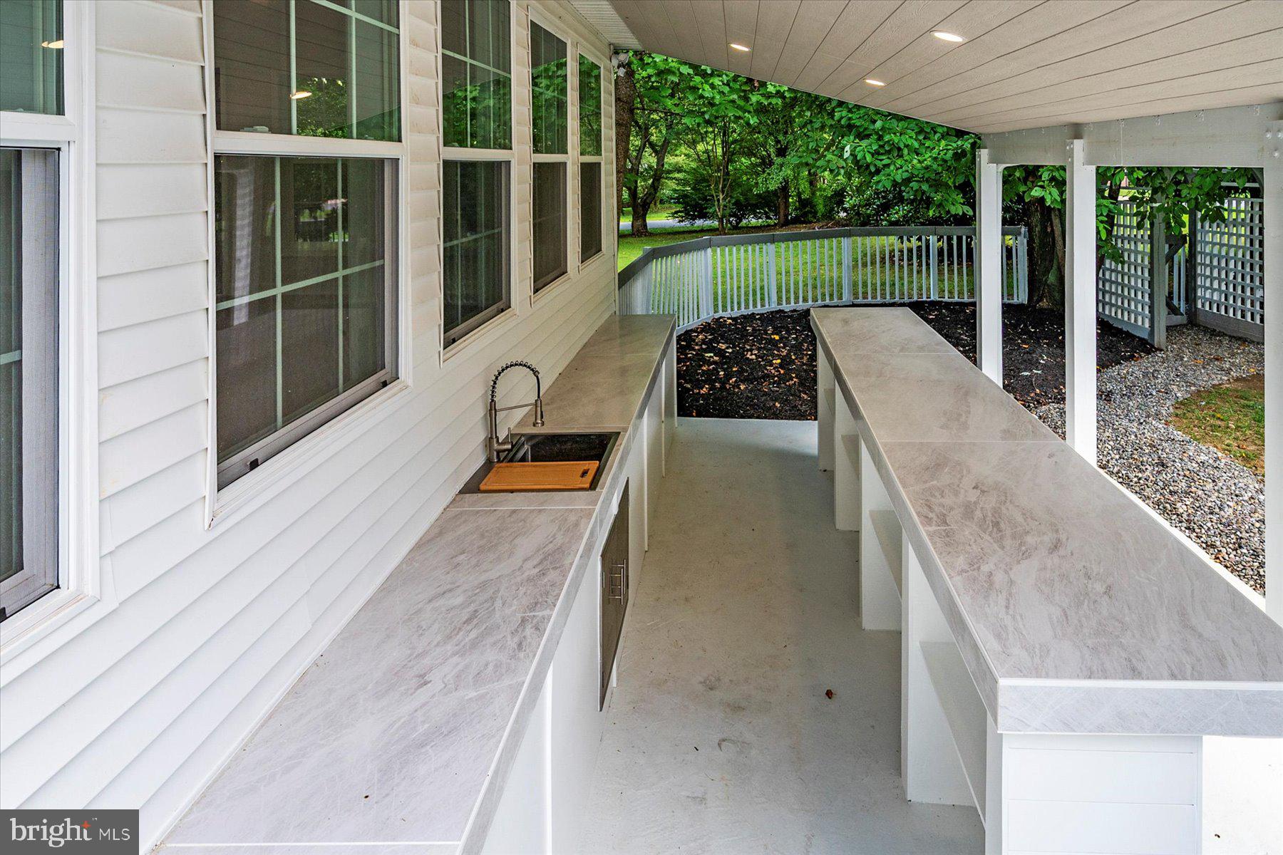 PARIS PINES - Residential