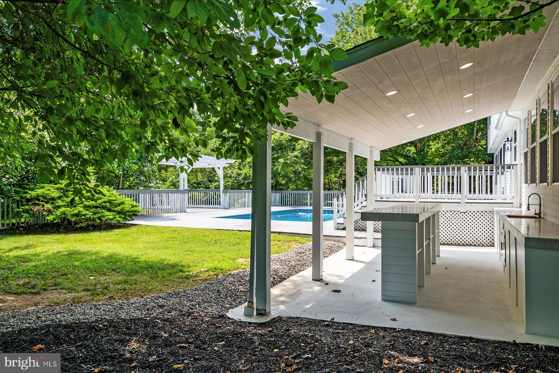 PARIS PINES - Residential