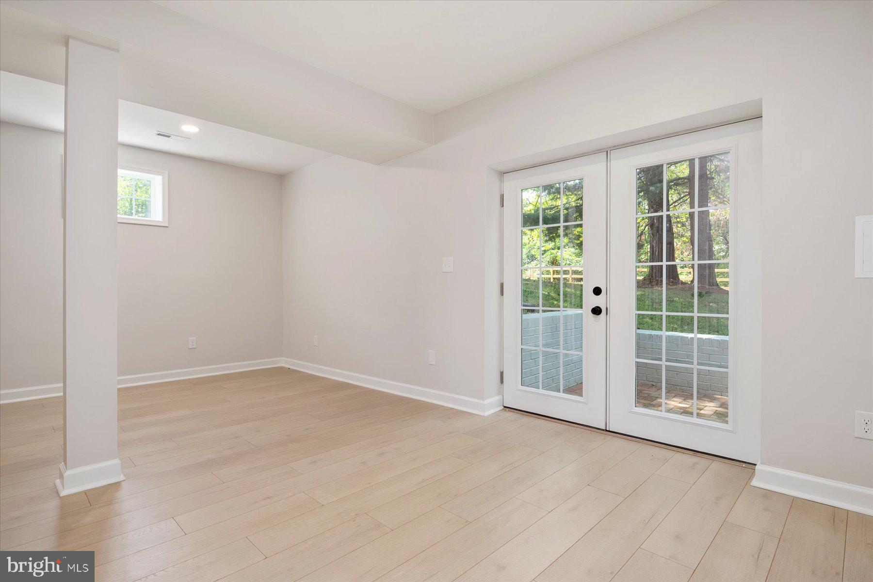 PARIS PINES - Residential