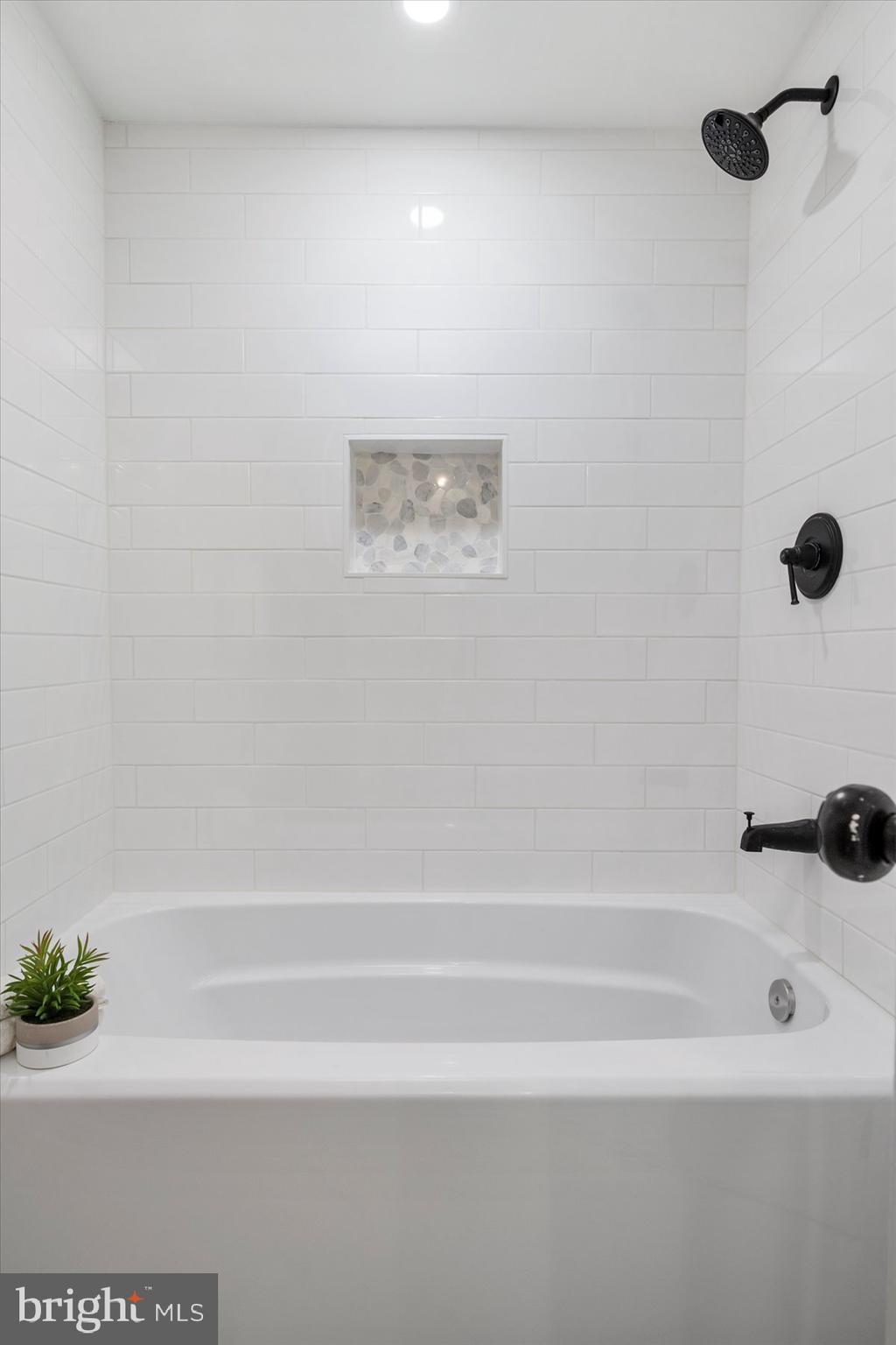 PARIS PINES - Residential