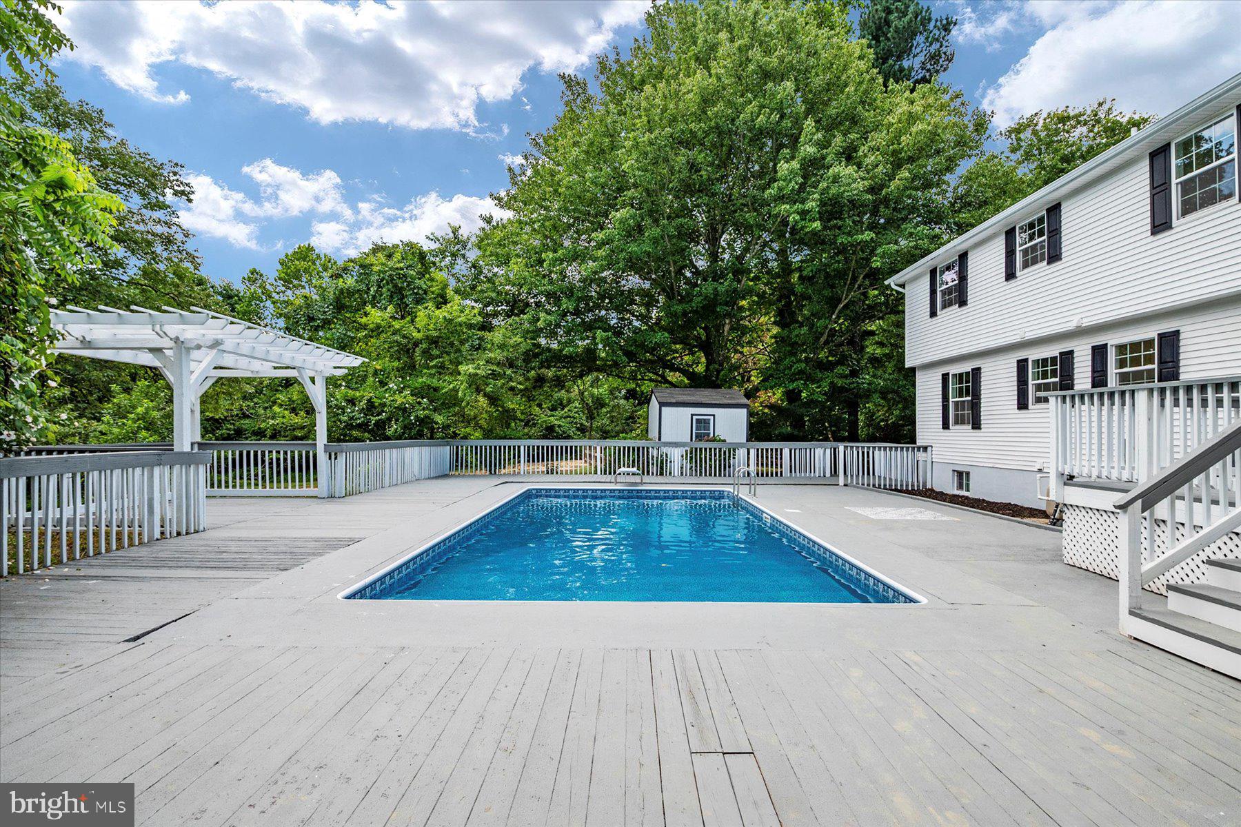 PARIS PINES - Residential