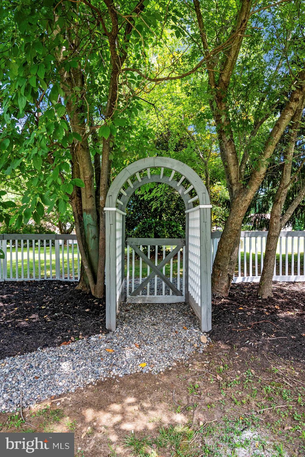 PARIS PINES - Residential