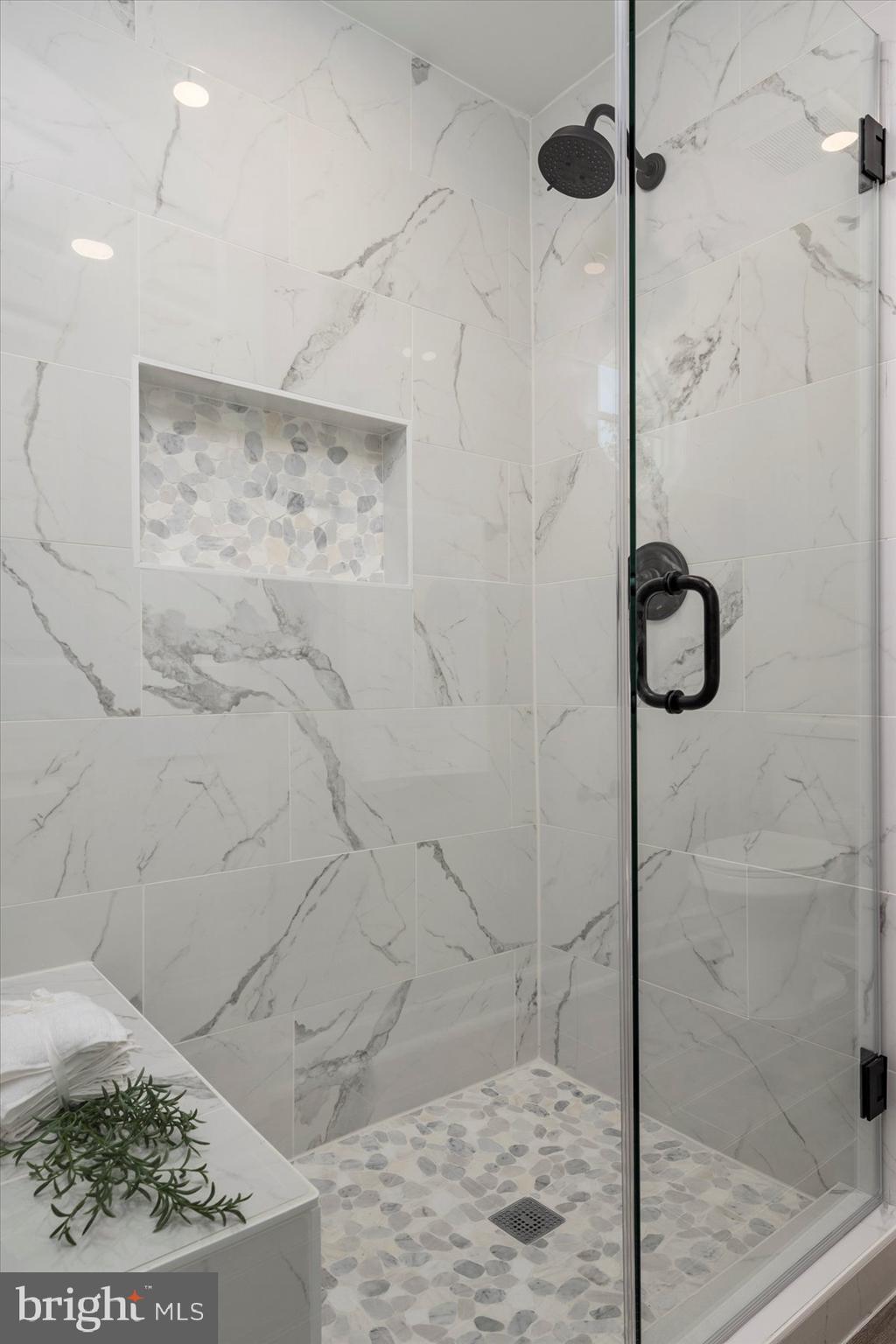 PARIS PINES - Residential