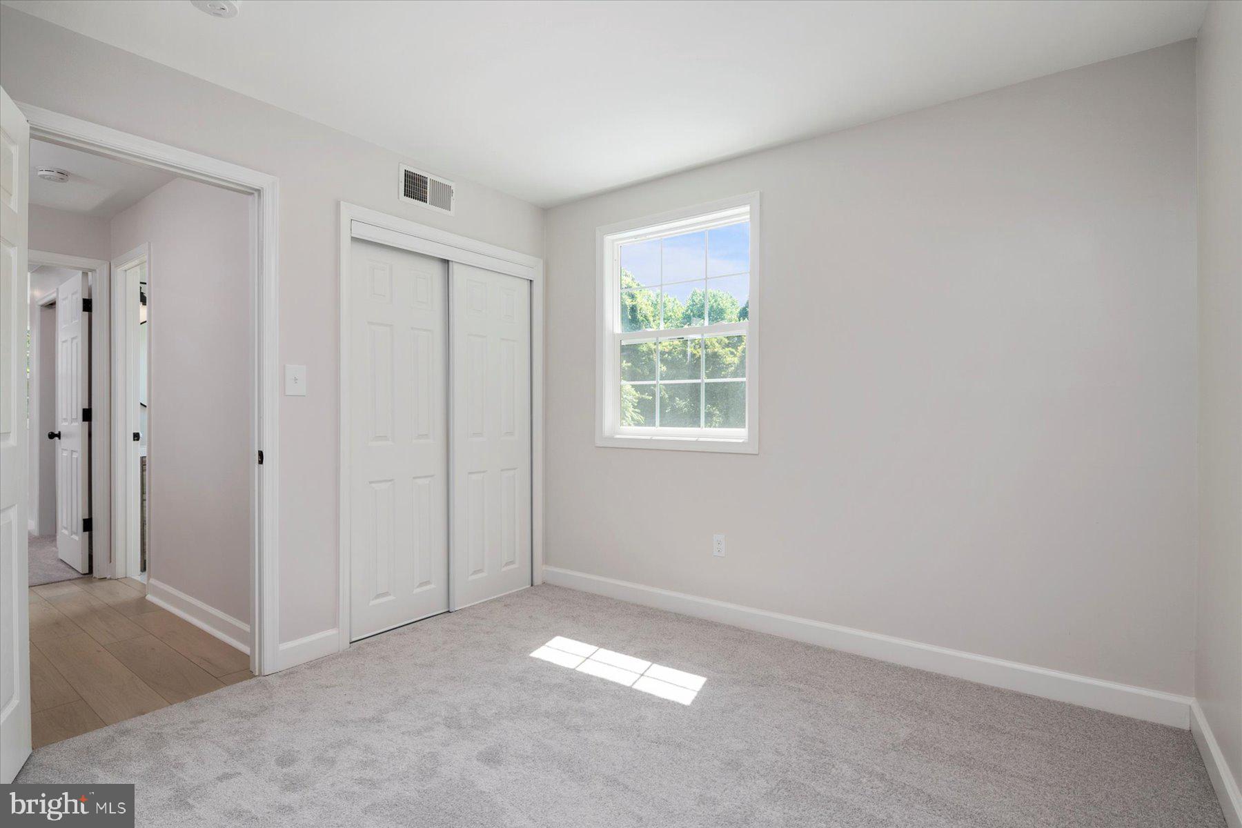 PARIS PINES - Residential