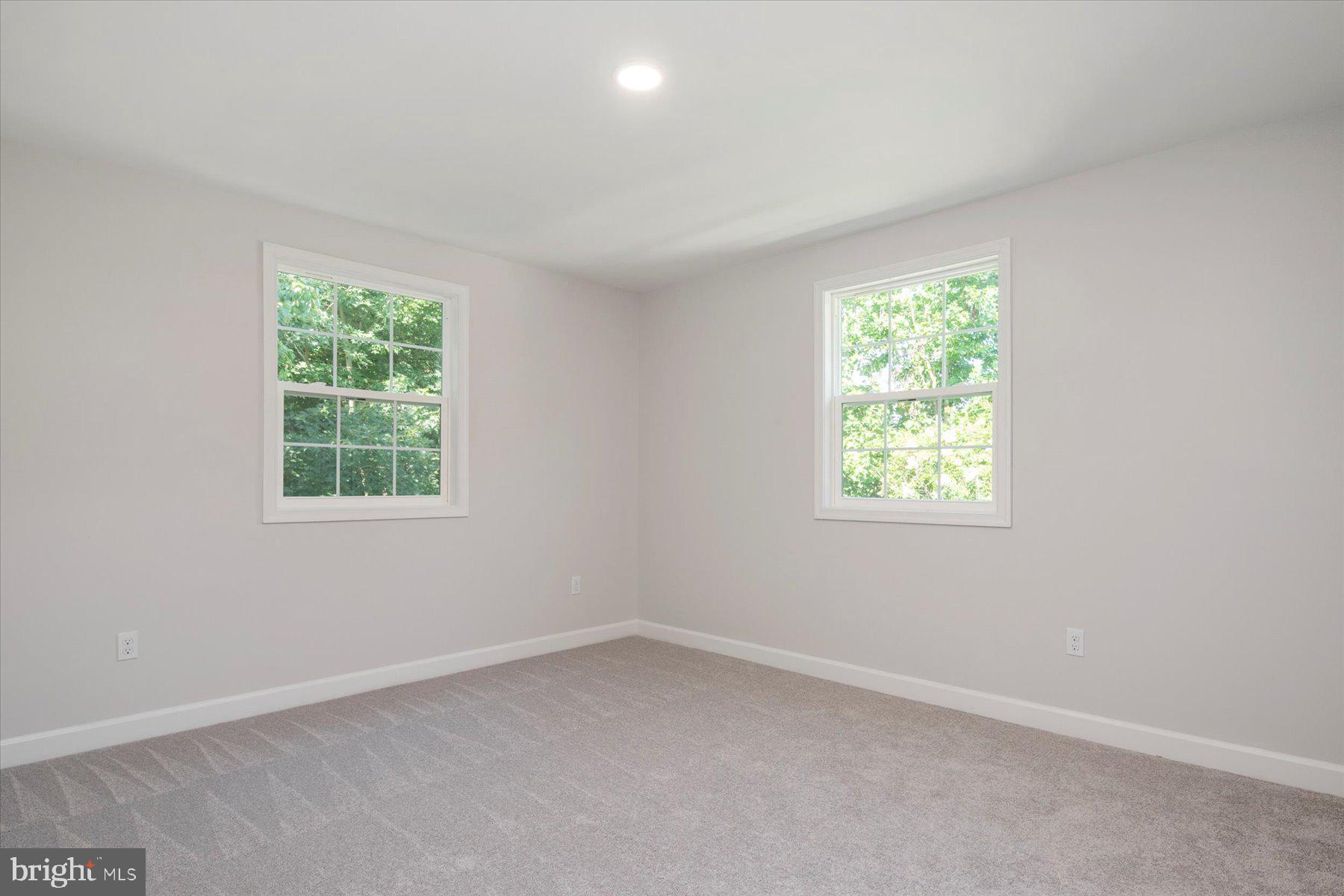 PARIS PINES - Residential