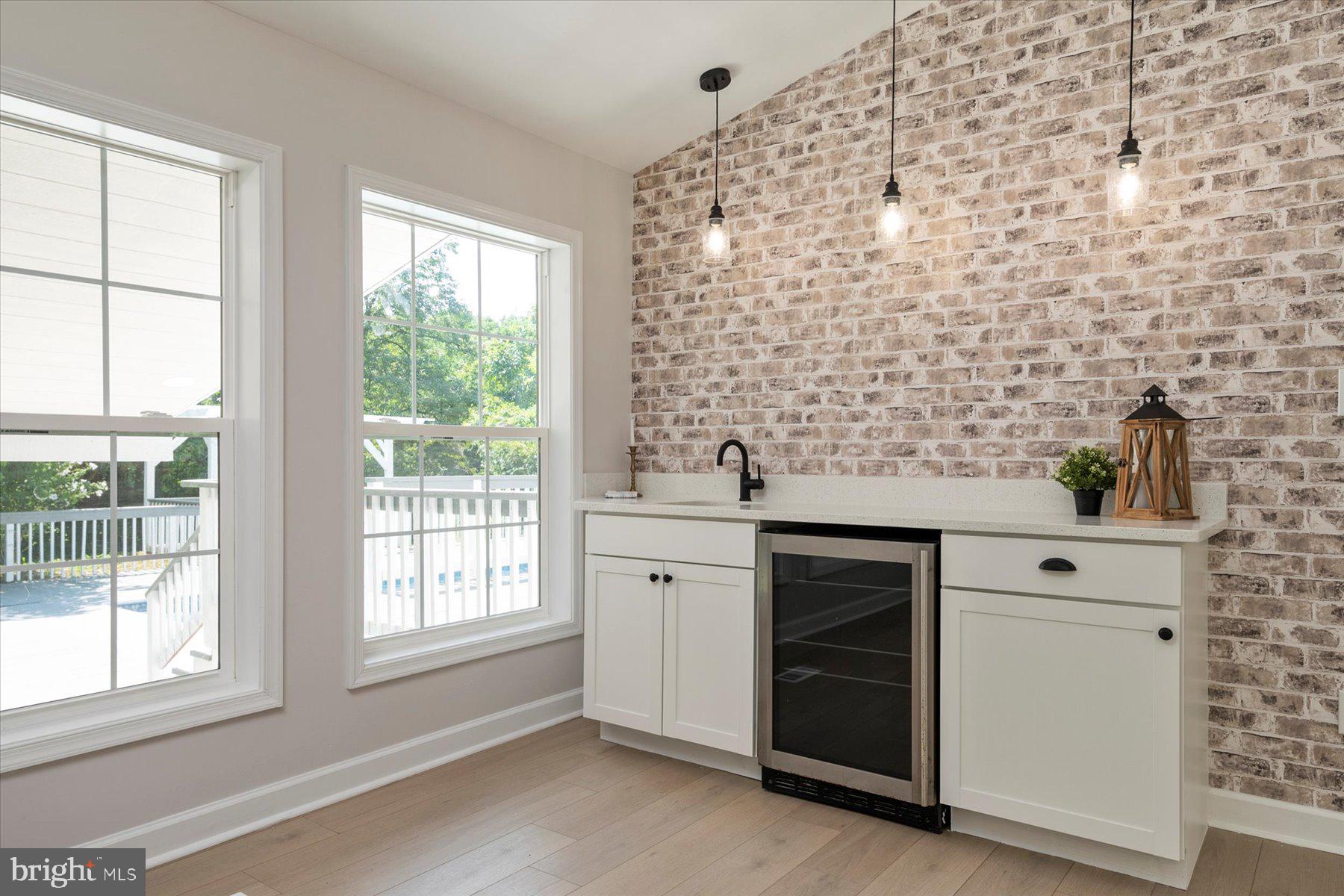 PARIS PINES - Residential