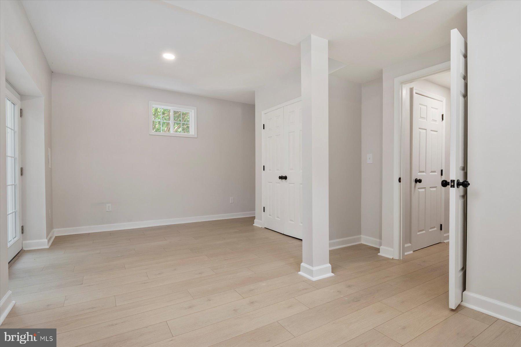 PARIS PINES - Residential