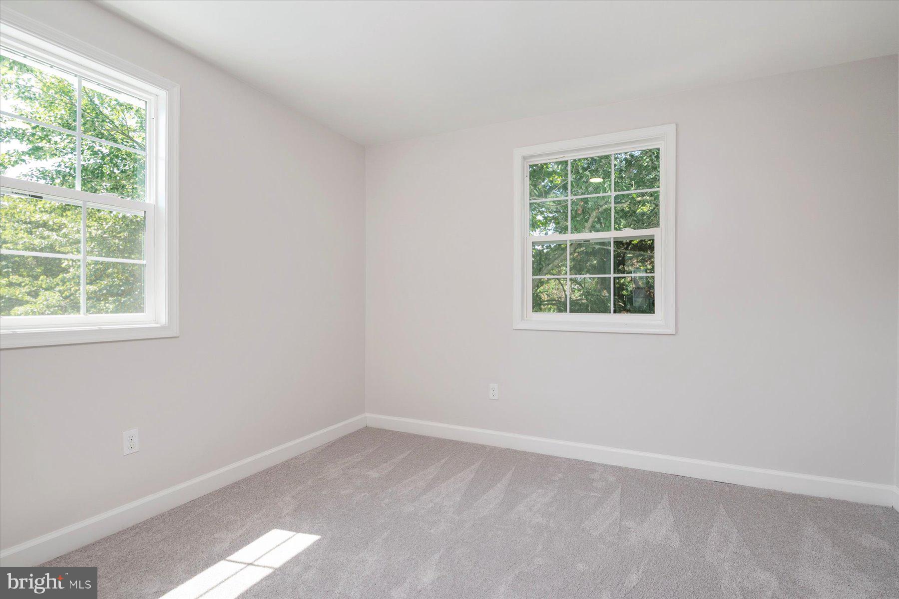 PARIS PINES - Residential