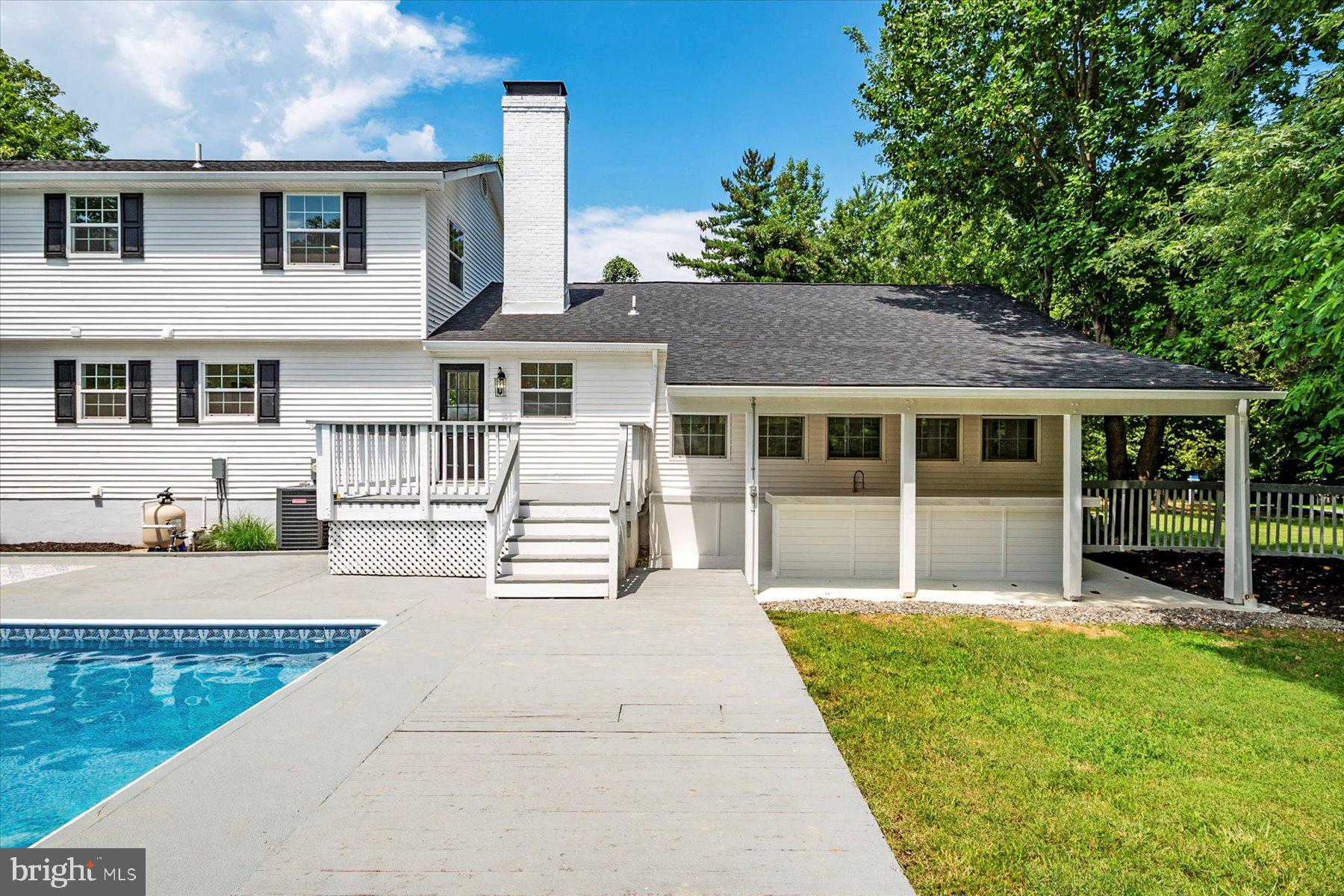 PARIS PINES - Residential