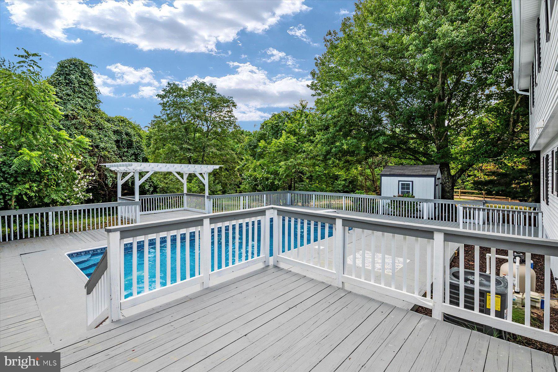 PARIS PINES - Residential